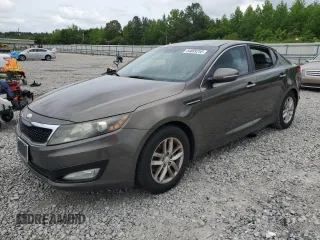 2013 Kia Optima LX z VIN 5XXGM4A76DG177212, wystawiony jako Copart lot #54889255 z przebiegiem 130 089 mil mil oraz Szkoda całkowita • Salvage title. Historia ofert i sprzedaży dostępna na DreamBid. Obrazek 1.