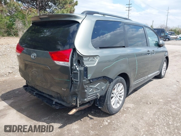 2012 Toyota Sienna XLE AAS z VIN 5TDYK3DC0CS221618, wystawiony jako IAAI lot #41983806 z przebiegiem 200 851 mil mil oraz . Historia ofert i sprzedaży dostępna na DreamBid. Obrazek 4.