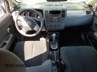 2011 Nissan Versa S z VIN 3N1BC1CP5BL516779, wystawiony jako Copart lot #52226775 z przebiegiem 176 384 mil mil oraz Tytuł czysty. Historia ofert i sprzedaży dostępna na DreamBid. Obrazek 8.