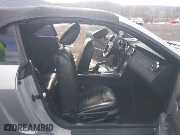2006 Ford Mustang Standard with VIN 1ZVFT84N265143353, listed as a IAAI auction lot 41535584 with 149,857 mi miles and . Bid and sale history available at carsss.com. Image 5.