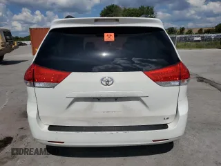 2014 Toyota Sienna LE AAS z VIN 5TDKK3DC1ES468896, wystawiony jako Copart lot #60520405 z przebiegiem 239 779 mil mil oraz Szkoda całkowita • Salvage title. Historia ofert i sprzedaży dostępna na DreamBid. Obrazek 6.