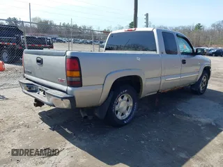 2006 GMC Sierra 1500 with VIN 2GTEK19N461211249, listed as a IAAI auction lot 41923762 with 233,730 mi miles and . Bid and sale history available at DreamBid. Image 4.