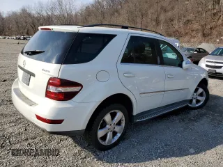 2010 Mercedes-Benz M 350 z VIN 4JGBB8GB7AA599768, wystawiony jako Copart lot #47862855 z przebiegiem 230 302 mil mil oraz Szkody całkowita. Historia ofert i sprzedaży dostępna na DreamBid. Obrazek 3.