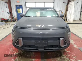 2025 Hyundai Kona SE with VIN KM8HACAB6SU256006, listed as a Copart auction lot 47573995 with 383 mi miles and Salvage Title. Bid and sale history available at carsss.com. Image 5.