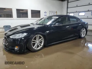 2013 Tesla Model S with VIN 5YJSA1CG1DFP03666, listed as a Copart auction lot 55698345 with 72,592 mi miles and Clean Title. Bid and sale history available at DreamBid. Image 1.
