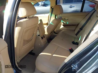 2007 BMW 3 Series 328xi z VIN WBAVC93517K033593, wystawiony jako IAAI lot #42137856 z przebiegiem Nie podano mil oraz . Historia ofert i sprzedaży dostępna na DreamBid. Obrazek 8.