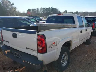 2004 Chevrolet Silverado 2500HD LT3 with VIN 1GCHK23G74F114579, listed as a IAAI auction lot 41794758 with 184,369 mi miles. Bid and sale history available at carsss.com. Image 4.