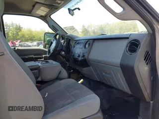 2013 Ford F-250 XL z VIN 1FT7X2B66DEA06885, wystawiony jako IAAI lot #42240723 z przebiegiem 136 062 mil mil oraz . Historia ofert i sprzedaży dostępna na DreamBid. Obrazek 5.