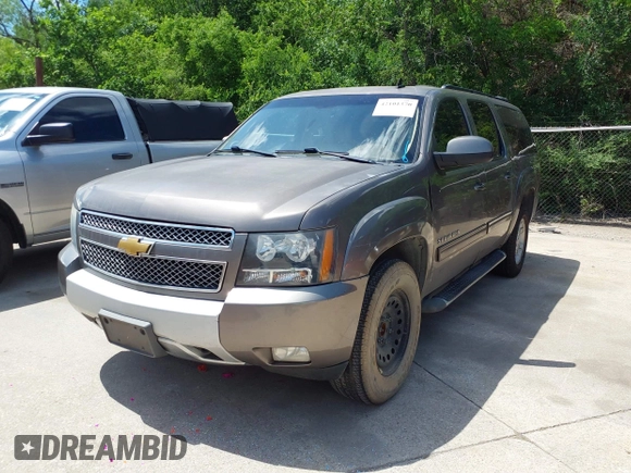 2013 Chevrolet Suburban LT with VIN 1GNSCJE03DR337592, listed as a IAAI auction lot 42101370 with 204,311 mi miles. Bid and sale history available at carsss.com. Image 17.