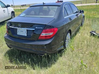 2012 Mercedes-Benz C 300 Sport z VIN WDDGF8BB3CR193809, wystawiony jako Copart lot #62795425 z przebiegiem 175 000 mil mil oraz Szkoda całkowita • Salvage title. Historia ofert i sprzedaży dostępna na DreamBid. Obrazek 4.