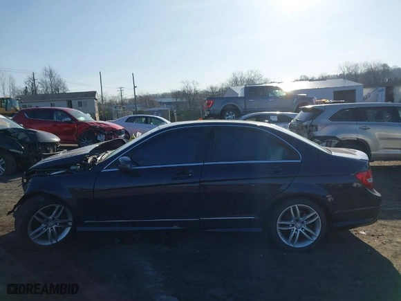 2014 Mercedes-Benz C-Class C 300 Sport with VIN WDDGF8ABXER319765, listed as a IAAI auction lot 41759219 with 117,637 mi miles. Bid and sale history available at carsss.com. Image 14.