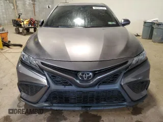 2023 Toyota Camry SE z VIN 4T1G11BK9PU083121, wystawiony jako Copart lot #58724145 z przebiegiem 29 991 mil mil oraz Szkoda całkowita • Salvage title. Historia ofert i sprzedaży dostępna na DreamBid. Obrazek 5.
