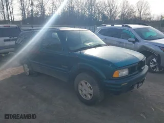 1997 Oldsmobile Bravada with VIN 1GHDT13W9V2705528, listed as a IAAI auction lot 41583837 with 284,281 mi miles. Bid and sale history available at carsss.com. Image 1.