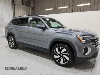 2024 Volkswagen Atlas SE z VIN 1V2WR2CA3RC534264, wystawiony jako Copart lot #55703905 z przebiegiem 43 307 mil mil oraz Czysty tytuł • Clean title. Historia ofert i sprzedaży dostępna na DreamBid. Obrazek 4.