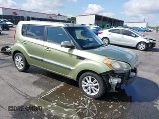 2013 Kia Soul + with VIN KNDJT2A69D7543130, listed as a IAAI auction lot 41914445 with 127,489 mi miles. Bid and sale history available at carsss.com. Image 1.