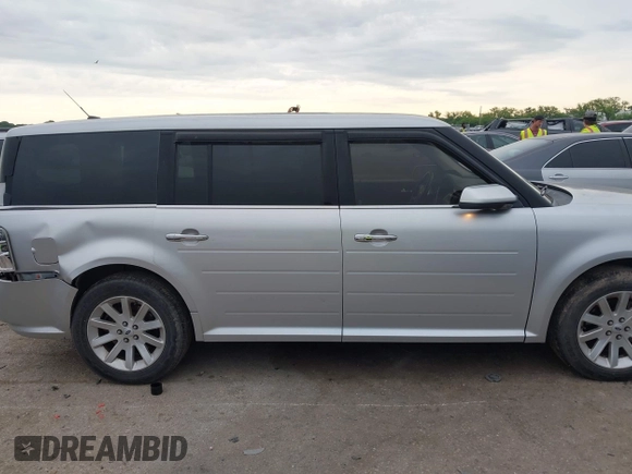 2011 Ford Flex SEL z VIN 2FMGK5CCXBBD24775, wystawiony jako IAAI lot #42184649 z przebiegiem 224 106 mil mil oraz . Historia ofert i sprzedaży dostępna na DreamBid. Obrazek 13.