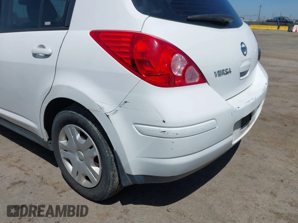 2012 Nissan Versa S z VIN 3N1BC1CP5CK239249, wystawiony jako IAAI lot #42193075 z przebiegiem 138 025 mil mil oraz . Historia ofert i sprzedaży dostępna na DreamBid. Obrazek 17.