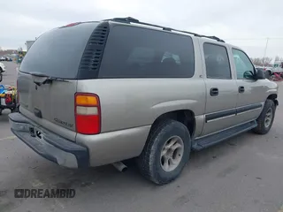 2002 Chevrolet Suburban LS with VIN 3GNFK16ZX2G128879, listed as a IAAI auction lot 41473280 with 1 mi miles. Bid and sale history available at carsss.com. Image 4.