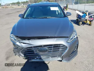 2018 Hyundai Sonata Limited with VIN 5NPE34AF3JH650520, listed as a IAAI auction lot 41292572 with 110,031 mi miles. Bid and sale history available at carsss.com. Image 12.