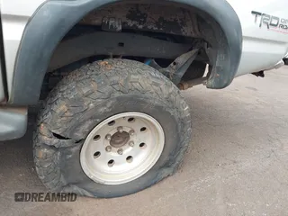 2003 Toyota Tacoma PreRunner z VIN 5TEGN92N63Z170929, wystawiony jako IAAI lot #41778256 z przebiegiem 202 135 mil mil oraz . Historia ofert i sprzedaży dostępna na DreamBid. Obrazek 6.