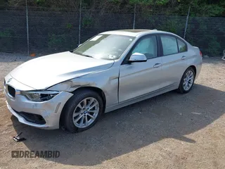 2018 BMW 3 Series 320i xDrive z VIN WBA8A3C5XJA494899, wystawiony jako IAAI lot #42092150 z przebiegiem 60 884 mil mil oraz . Historia ofert i sprzedaży dostępna na DreamBid. Obrazek 2.