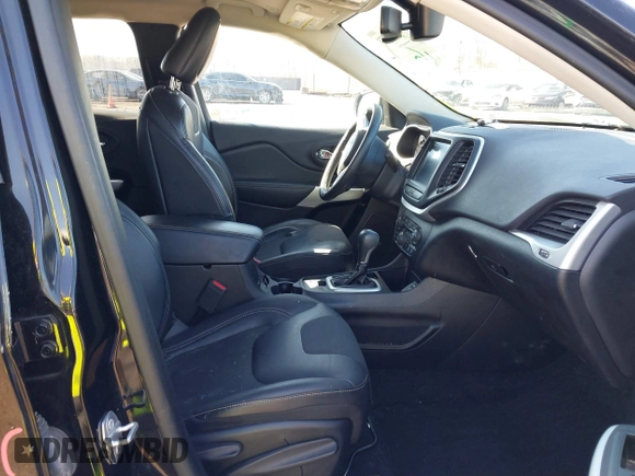 2018 Jeep Cherokee Latitude Plus with VIN 1C4PJLLB1JD552353, listed as a IAAI auction lot 41857521 with 69,880 mi miles. Bid and sale history available at carsss.com. Image 5.