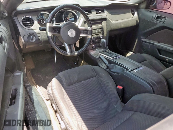 2014 Ford Mustang V6 z VIN 1ZVBP8AM5E5240978, wystawiony jako Copart lot #58018635 z przebiegiem 176 267 mil mil oraz Szkoda całkowita • Salvage title. Historia ofert i sprzedaży dostępna na DreamBid. Obrazek 8.