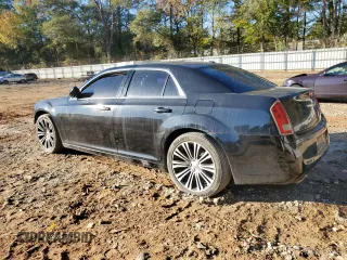2013 Chrysler 300 S z VIN 2C3CCABG2DH527578, wystawiony jako Copart lot #81095624 z przebiegiem 217 456 mil mil oraz Szkoda całkowita • Salvage title. Historia ofert i sprzedaży dostępna na DreamBid. Obrazek 2.