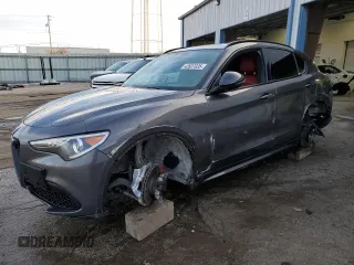 2021 Alfa Romeo Stelvio Ti z VIN ZASPAKBN0M7D11271, wystawiony jako Copart lot #42607935 z przebiegiem 47 796 mil mil oraz Szkoda całkowita • Salvage title. Historia ofert i sprzedaży dostępna na DreamBid. Obrazek 1.