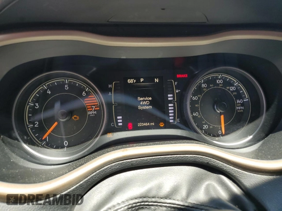 2018 Jeep Cherokee Latitude z VIN 1C4PJMCB7JD509688, wystawiony jako Copart lot #57351485 z przebiegiem 223 464 mil mil oraz Szkoda całkowita • Salvage title. Historia ofert i sprzedaży dostępna na DreamBid. Obrazek 9.
