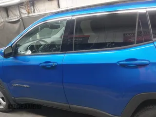 2019 Jeep Compass Latitude z VIN 3C4NJDBB3KT595277, wystawiony jako IAAI lot #42098822 z przebiegiem 68 574 mil mil oraz . Historia ofert i sprzedaży dostępna na DreamBid. Obrazek 15.