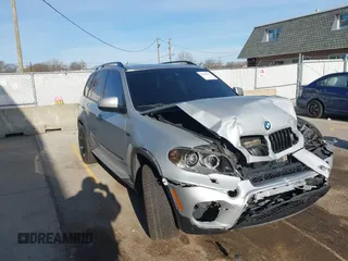 2012 BMW X5 35i с VIN 5UXZV4C53CL750601, выставлен на аукционе IAAI как лот 41946731 с пробегом 111 026 миль миль и . История ставок и продаж доступна на DreamBid. Изображение 1.