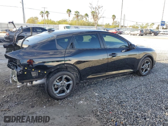2025 Kia K4 LXS with VIN 3KPFT4DE1SE009962, listed as a Copart auction lot 42430405 with 6,365 mi miles and Salvage Title. Bid and sale history available at carsss.com. Image 3.