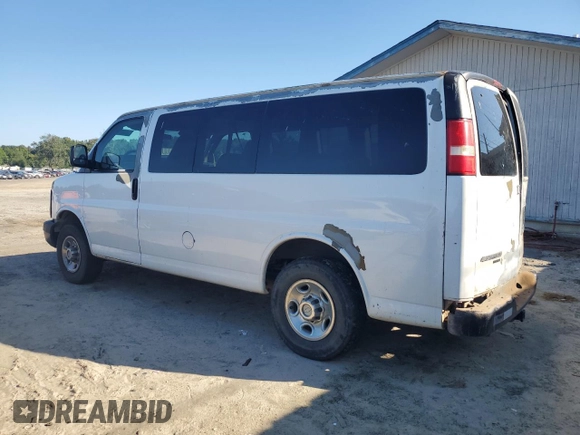2008 Chevrolet Express Passenger z VIN 1GAGG25KX81133217, wystawiony jako Copart lot #73503214 z przebiegiem 323 605 mil mil oraz Czysty tytuł • Clean title. Historia ofert i sprzedaży dostępna na DreamBid. Obrazek 2.