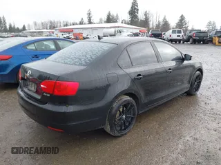 2011 Volkswagen Jetta SE z VIN 3VWDZ7AJXBM323766, wystawiony jako IAAI lot #41680351 z przebiegiem 122 660 mil mil oraz . Historia ofert i sprzedaży dostępna na DreamBid. Obrazek 4.