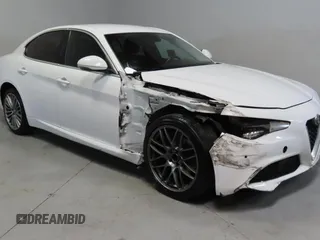 2018 Alfa Romeo Giulia Ti Sport z VIN ZARFAECN8J7566756, wystawiony jako Copart lot #59006715 z przebiegiem 68 694 mil mil oraz Czysty tytuł • Clean title. Historia ofert i sprzedaży dostępna na DreamBid. Obrazek 1.