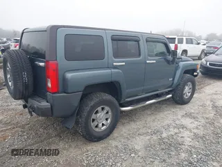 2007 Hummer H3 SUV with VIN 5GTDN13E178106008, listed as a IAAI auction lot 41114010 with 172,695 mi miles. Bid and sale history available at carsss.com. Image 4.