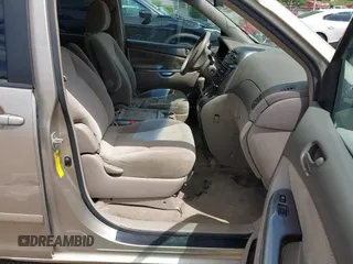 2010 Toyota Sienna CE z VIN 5TDKK4CC5AS327993, wystawiony jako IAAI lot #42227799 z przebiegiem 152 636 mil mil oraz . Historia ofert i sprzedaży dostępna na DreamBid. Obrazek 5.