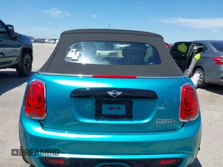 2017 MINI Convertible Cooper S z VIN WMWWG9C30H3C80917, wystawiony jako IAAI lot #42227320 z przebiegiem 38 490 mil mil oraz . Historia ofert i sprzedaży dostępna na DreamBid. Obrazek 17.