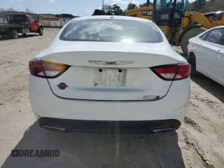 2015 Chrysler 200 S z VIN 1C3CCCBG3FN736267, wystawiony jako Copart lot #50762565 z przebiegiem 61 511 mil mil oraz Szkoda całkowita • Salvage title. Historia ofert i sprzedaży dostępna na DreamBid. Obrazek 6.