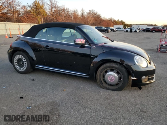 2015 Volkswagen Beetle 1.8T z VIN 3VW517AT3FM808723, wystawiony jako Copart lot #81724894 z przebiegiem Nie podano mil oraz Szkoda całkowita • Salvage title. Historia ofert i sprzedaży dostępna na DreamBid. Obrazek 4.