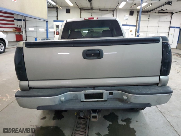 2001 Chevrolet Silverado 1500 LT with VIN 2GCEK19T411297380, listed as a Copart auction lot 44076985 with 195,532 mi miles and Salvage Title. Bid and sale history available at carsss.com. Image 6.