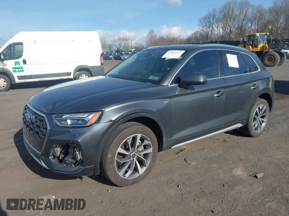 2023 Audi Q5 S line Premium Plus z VIN WA1EAAFY5P2133268, wystawiony jako IAAI lot #42043262 z przebiegiem 21 664 mil mil oraz . Historia ofert i sprzedaży dostępna na DreamBid. Obrazek 2.