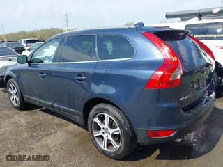 2013 Volvo XC60 T6 with VIN YV4902DZ9D2441547, listed as a IAAI auction lot 42028493 with 106,212 mi miles. Bid and sale history available at carsss.com. Image 3.