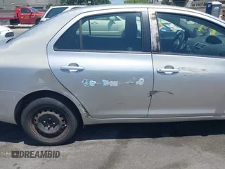 2009 Toyota Yaris z VIN JTDBT903591344784, wystawiony jako IAAI lot #42402332 z przebiegiem 173 865 mil mil oraz . Historia ofert i sprzedaży dostępna na DreamBid. Obrazek 12.