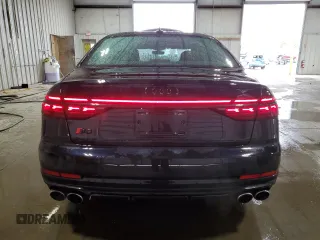 2024 Audi S8 z VIN WAULSAF83RN004941, wystawiony jako Copart lot #74510544 z przebiegiem 10 181 mil mil oraz Szkoda całkowita • Salvage title. Historia ofert i sprzedaży dostępna na DreamBid. Obrazek 6.