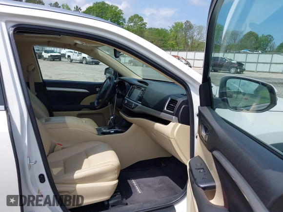 2016 Toyota Highlander XLE z VIN 5TDKKRFH3GS170784, wystawiony jako IAAI lot #42091024 z przebiegiem 83 300 mil mil oraz . Historia ofert i sprzedaży dostępna na DreamBid. Obrazek 5.