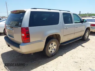 2008 Chevrolet Suburban LTZ с VIN 1GNFC16J18R119018, выставлен на аукционе IAAI как лот 42677575 с пробегом 338 879 миль миль и . История ставок и продаж доступна на DreamBid. Изображение 4.