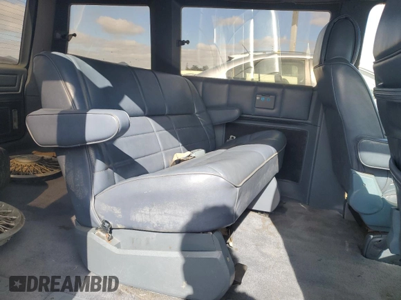 1987 Plymouth Voyager z VIN 2P4FH51G8HR130018, wystawiony jako Copart lot #47295285 z przebiegiem 68 113 mil mil oraz Tytuł czysty. Historia ofert i sprzedaży dostępna na DreamBid. Obrazek 11.