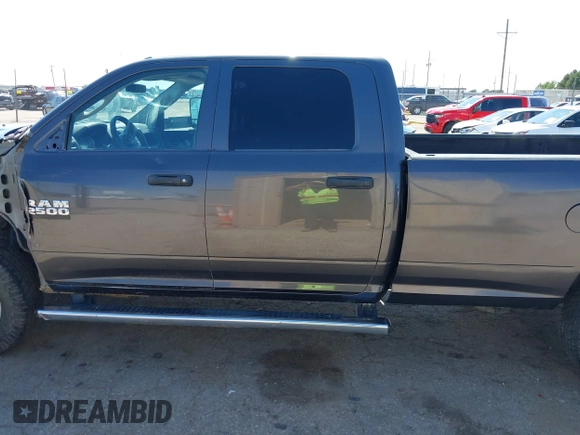 2018 Ram 2500 Tradesman z VIN 3C6UR5HL8JG283609, wystawiony jako IAAI lot #42491762 z przebiegiem 139 492 mil mil oraz . Historia ofert i sprzedaży dostępna na DreamBid. Obrazek 15.